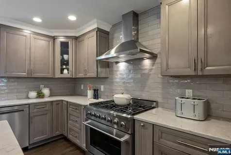 647 Harristown Road Glen Rock NJ 07452