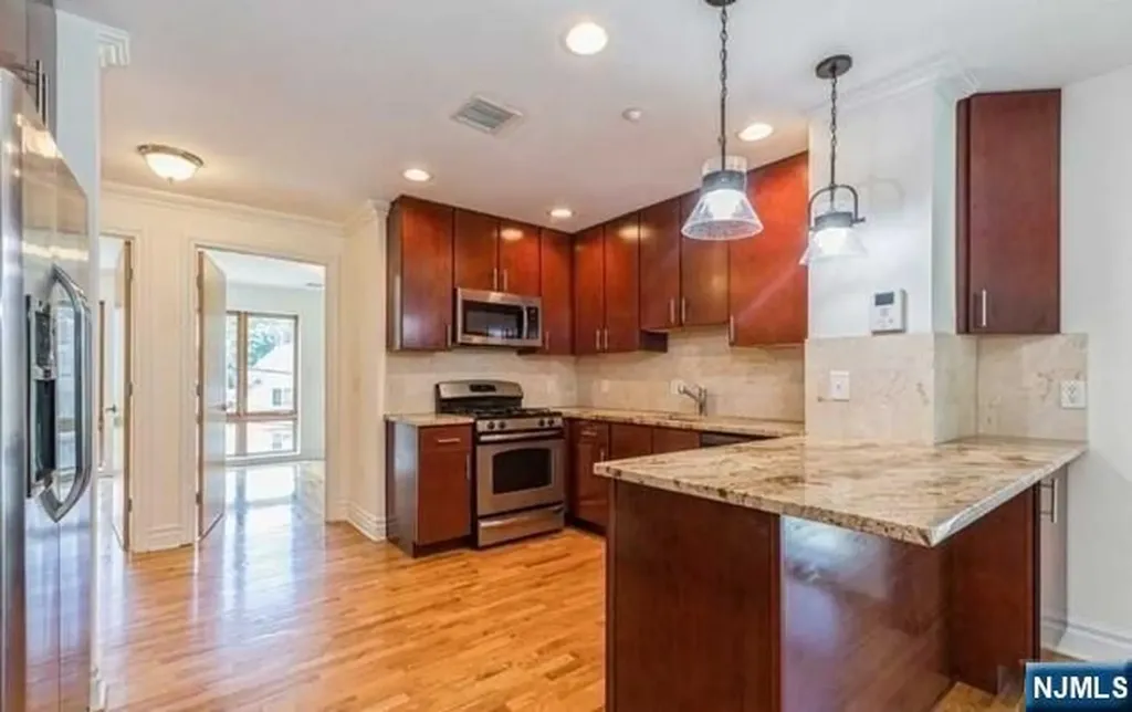 17 Meadow Road Rutherford NJ 07070