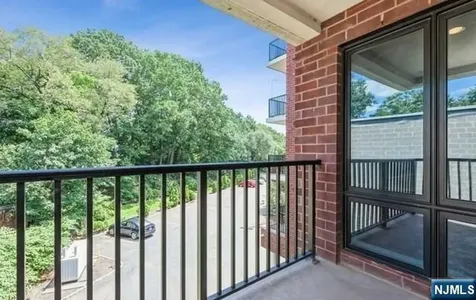 17 Meadow Road Rutherford NJ 07070