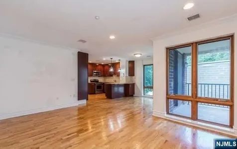 17 Meadow Road Rutherford NJ 07070