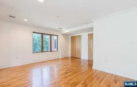 17 Meadow Road Rutherford NJ 07070