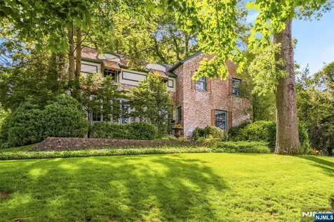 34 Hillside Avenue Glen Rock NJ 07452