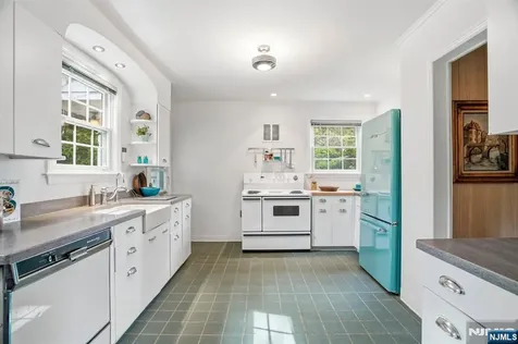 34 Hillside Avenue Glen Rock NJ 07452