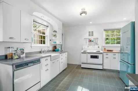 34 Hillside Avenue Glen Rock NJ 07452