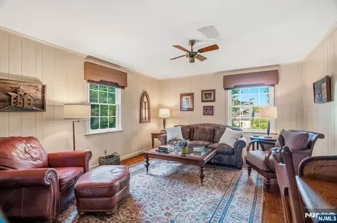 34 Hillside Avenue Glen Rock NJ 07452