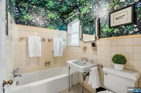 34 Hillside Avenue Glen Rock NJ 07452