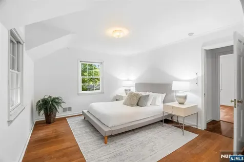 34 Hillside Avenue Glen Rock NJ 07452