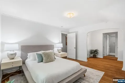 34 Hillside Avenue Glen Rock NJ 07452