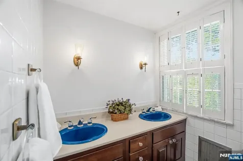 34 Hillside Avenue Glen Rock NJ 07452