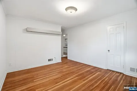 34 Hillside Avenue Glen Rock NJ 07452