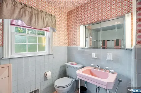 34 Hillside Avenue Glen Rock NJ 07452