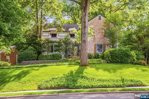 34 Hillside Avenue Glen Rock NJ 07452