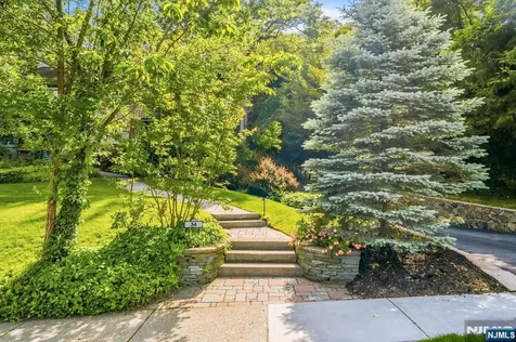 34 Hillside Avenue Glen Rock NJ 07452