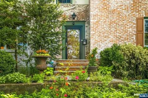 34 Hillside Avenue Glen Rock NJ 07452