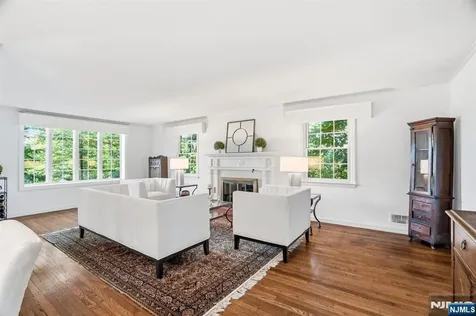 34 Hillside Avenue Glen Rock NJ 07452
