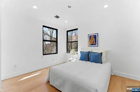 113 Oak Street Jersey City NJ 07304