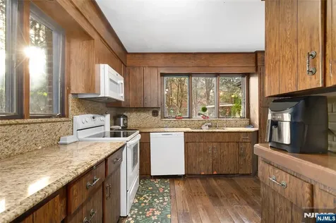 16 Summit Road Clifton NJ 07012