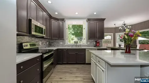 26 Stonehedge Drive Hardyston NJ 07460