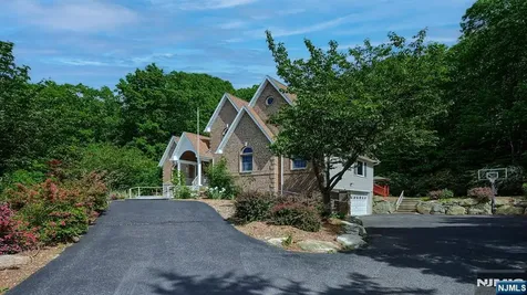 26 Stonehedge Drive Hardyston NJ 07460