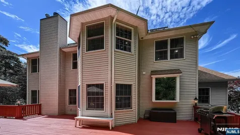 26 Stonehedge Drive Hardyston NJ 07460