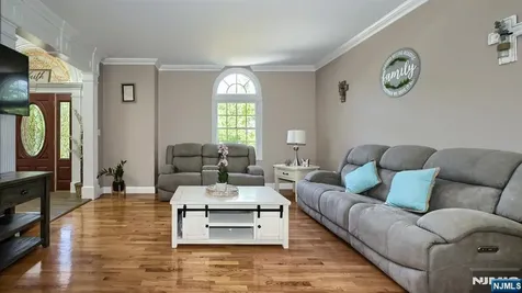 26 Stonehedge Drive Hardyston NJ 07460