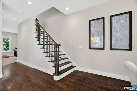 14 Hooks Lane Edgewater NJ 07020