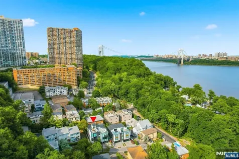 14 Hooks Lane Edgewater NJ 07020