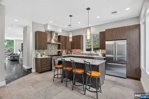 14 Hooks Lane Edgewater NJ 07020