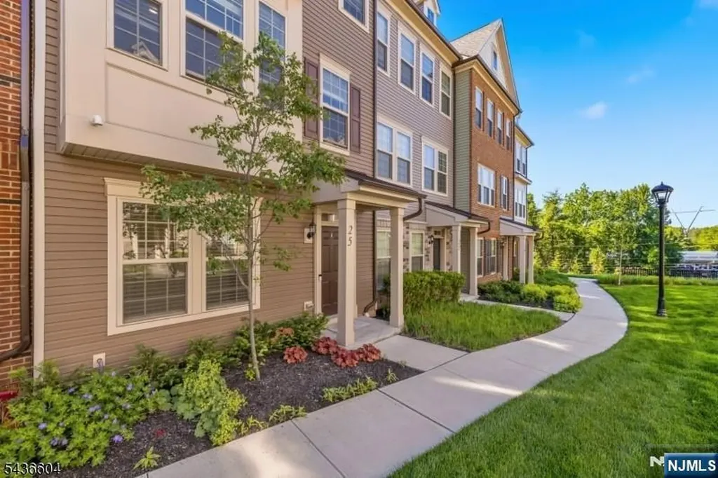 25 Haralson Court Livingston NJ 07039