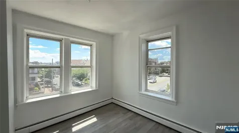 397 Avenue C Bayonne NJ 07002