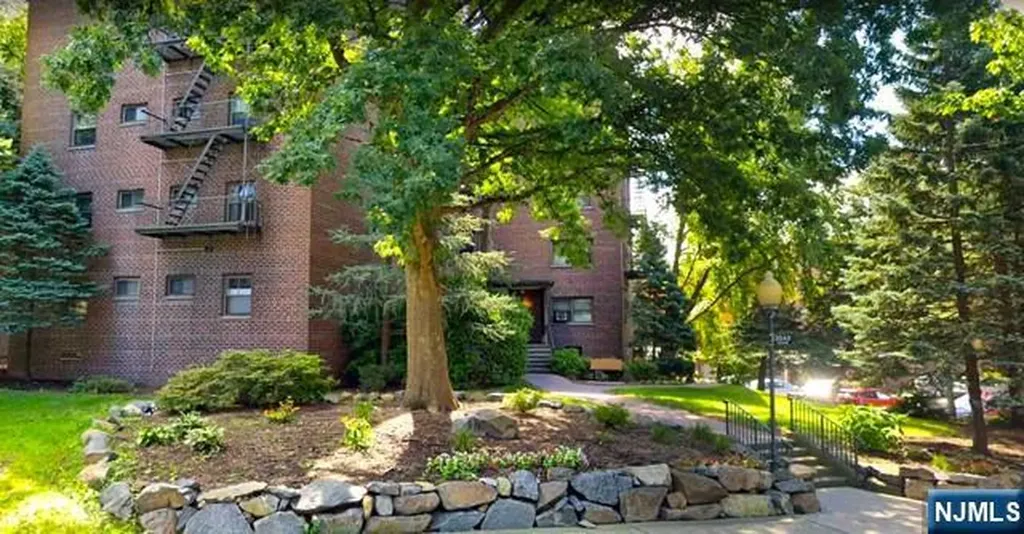 3040 Edwin Avenue Fort Lee NJ 07024