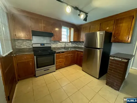 175 Delafield Avenue Lyndhurst NJ 07071