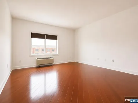 5512 City Place Edgewater NJ 07020