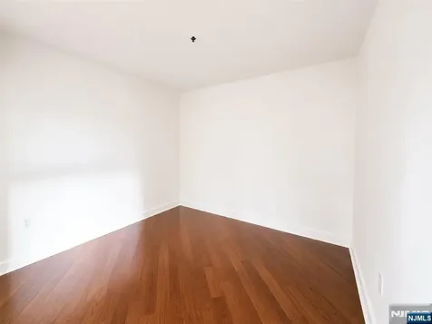 5512 City Place Edgewater NJ 07020