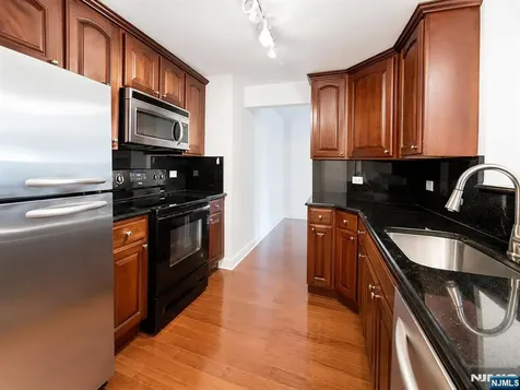 5512 City Place Edgewater NJ 07020