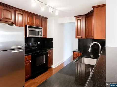5512 City Place Edgewater NJ 07020