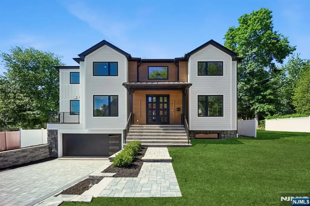 33 Lincoln Avenue River Edge NJ 07661