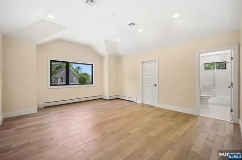 33 Lincoln Avenue River Edge NJ 07661