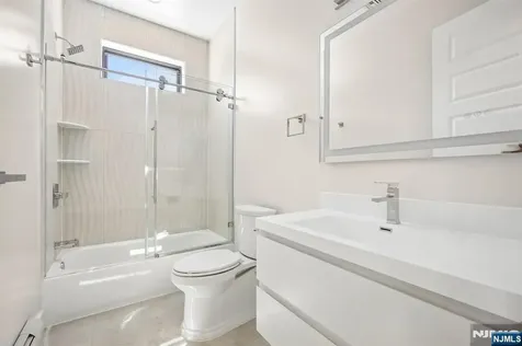 33 Lincoln Avenue River Edge NJ 07661