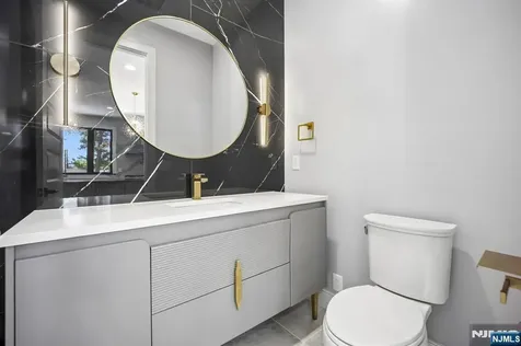 33 Lincoln Avenue River Edge NJ 07661