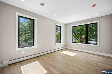 33 Lincoln Avenue River Edge NJ 07661