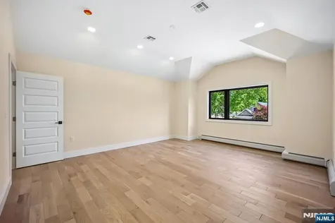 33 Lincoln Avenue River Edge NJ 07661