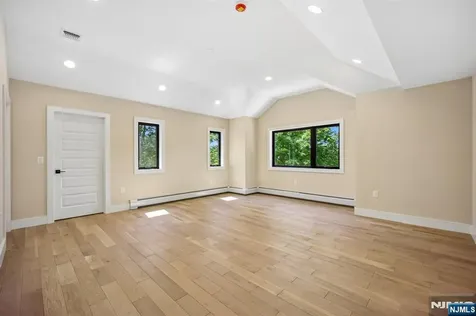 33 Lincoln Avenue River Edge NJ 07661
