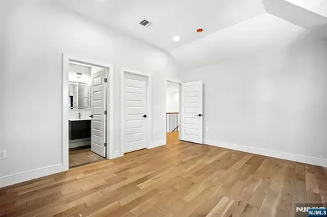 33 Lincoln Avenue River Edge NJ 07661
