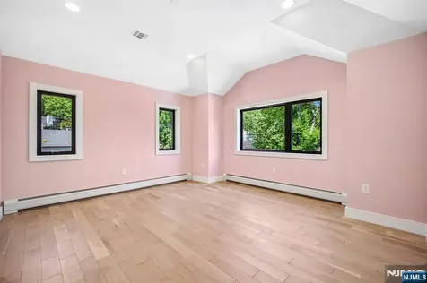 33 Lincoln Avenue River Edge NJ 07661