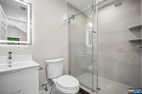 33 Lincoln Avenue River Edge NJ 07661