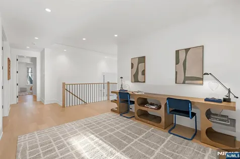 19 Stone Bridge Court Demarest NJ 07627