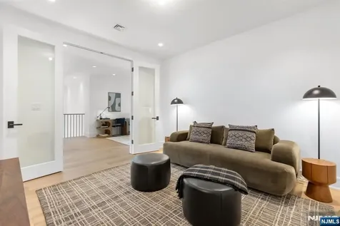 19 Stone Bridge Court Demarest NJ 07627