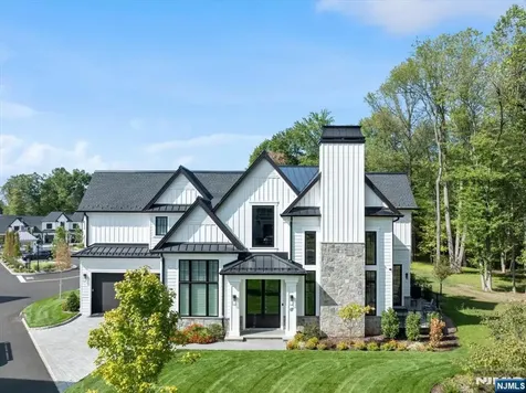 19 Stone Bridge Court Demarest NJ 07627