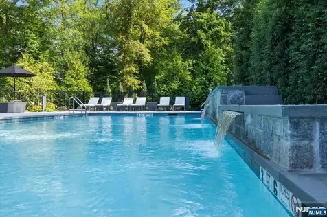 19 Stone Bridge Court Demarest NJ 07627